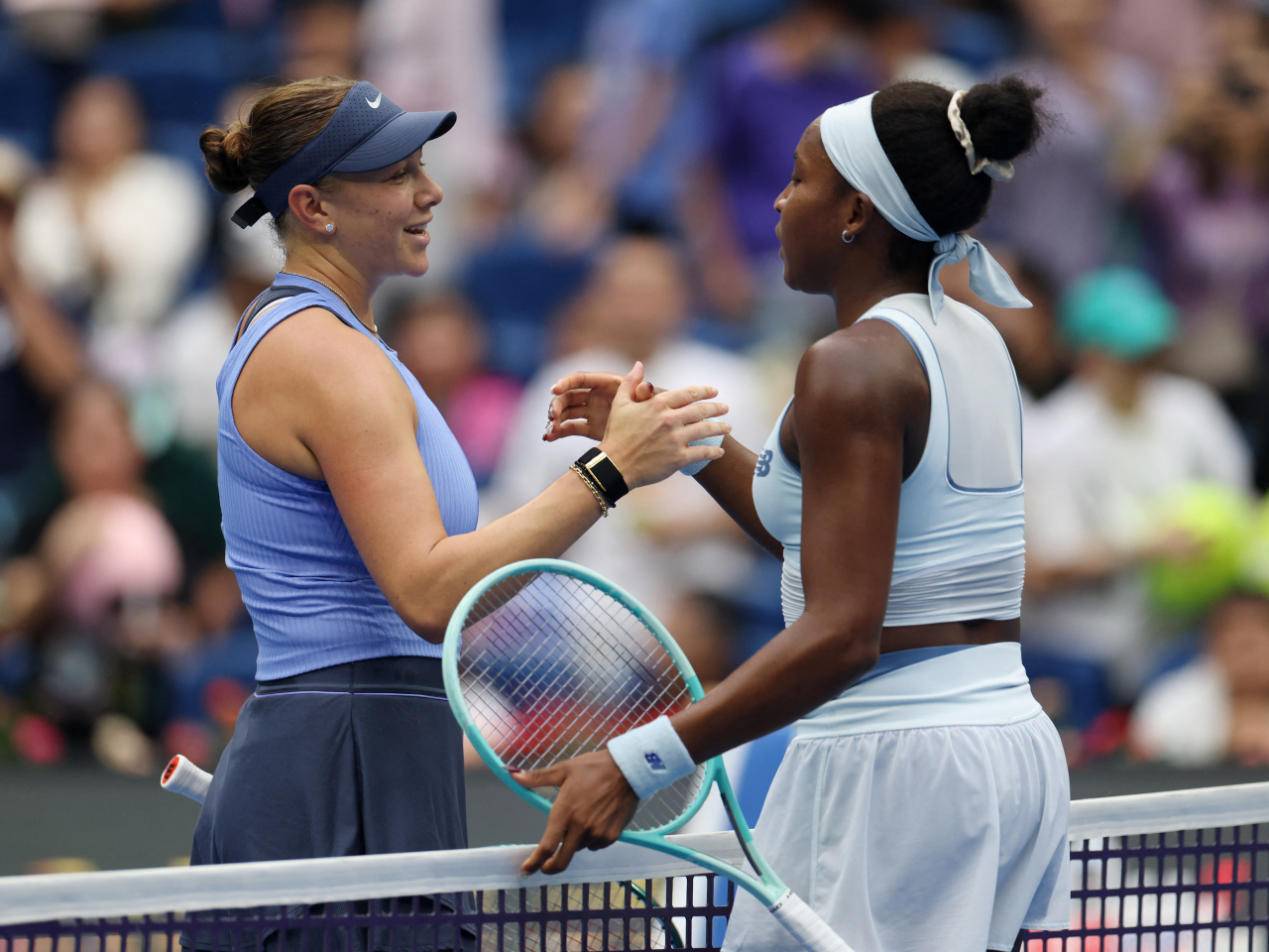 Anisimova swats Gauff aside to reach China Open final