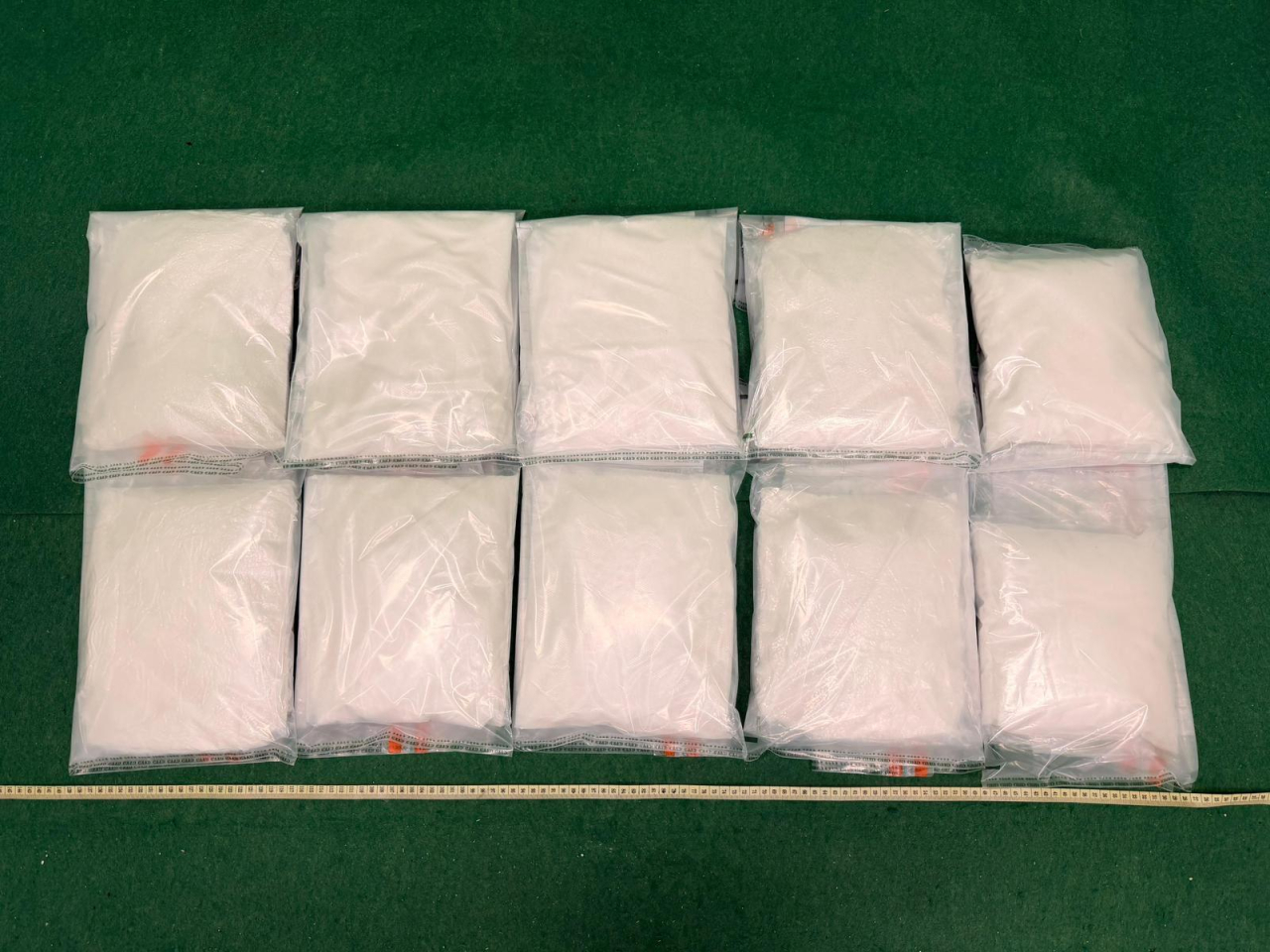 海關檢獲約10公斤懷疑氯胺酮，估計市值約312萬元。(政府新聞處)