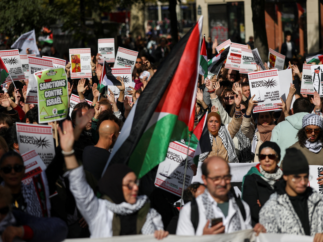 Protesters attend a demonstration in Paris in support of the Palestinians while calling for an end to the war in Gaza. Photo: Reuters