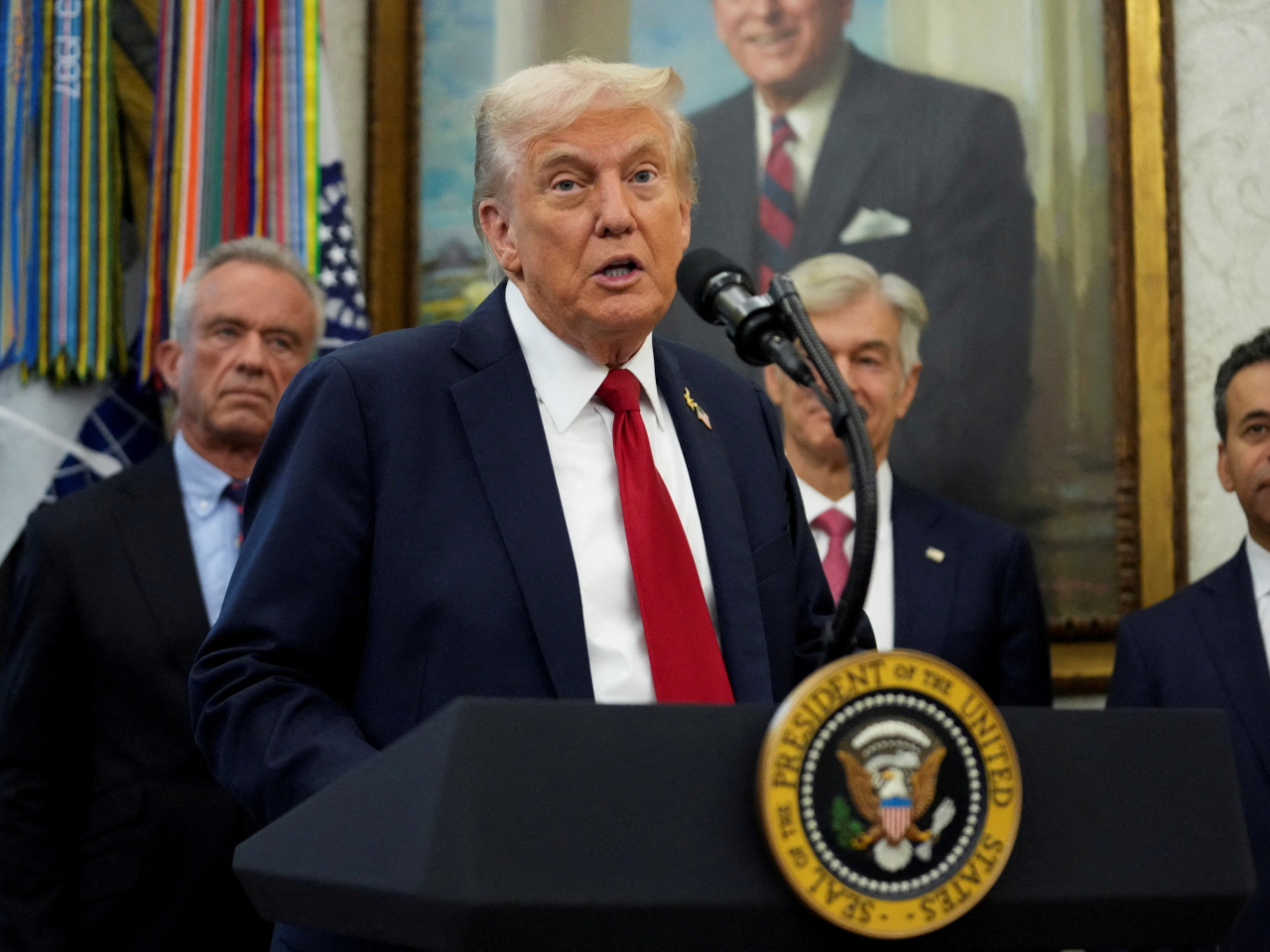 特朗普稱讚以色列暫時停止轟炸，為釋放被扣押人員並促成加沙和平協議創造條件。（路透社資料圖片）