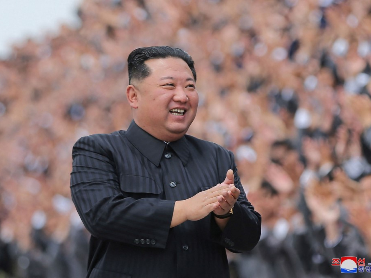 金正恩出席北韓武器裝備展覽會並致辭。（法新社資料圖片）