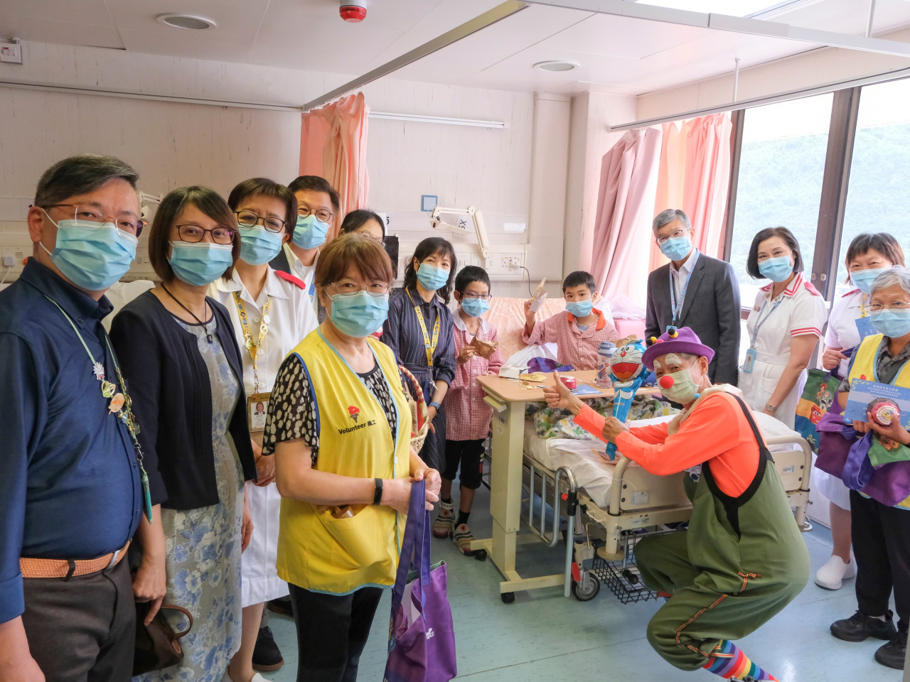公立醫院舉行中秋節慶祝活動，與部分未能出院與家人團聚的病人迎佳節。（政府新聞處）