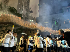 大坑今起一連三晚舞火龍　市民旅客沿途觀看