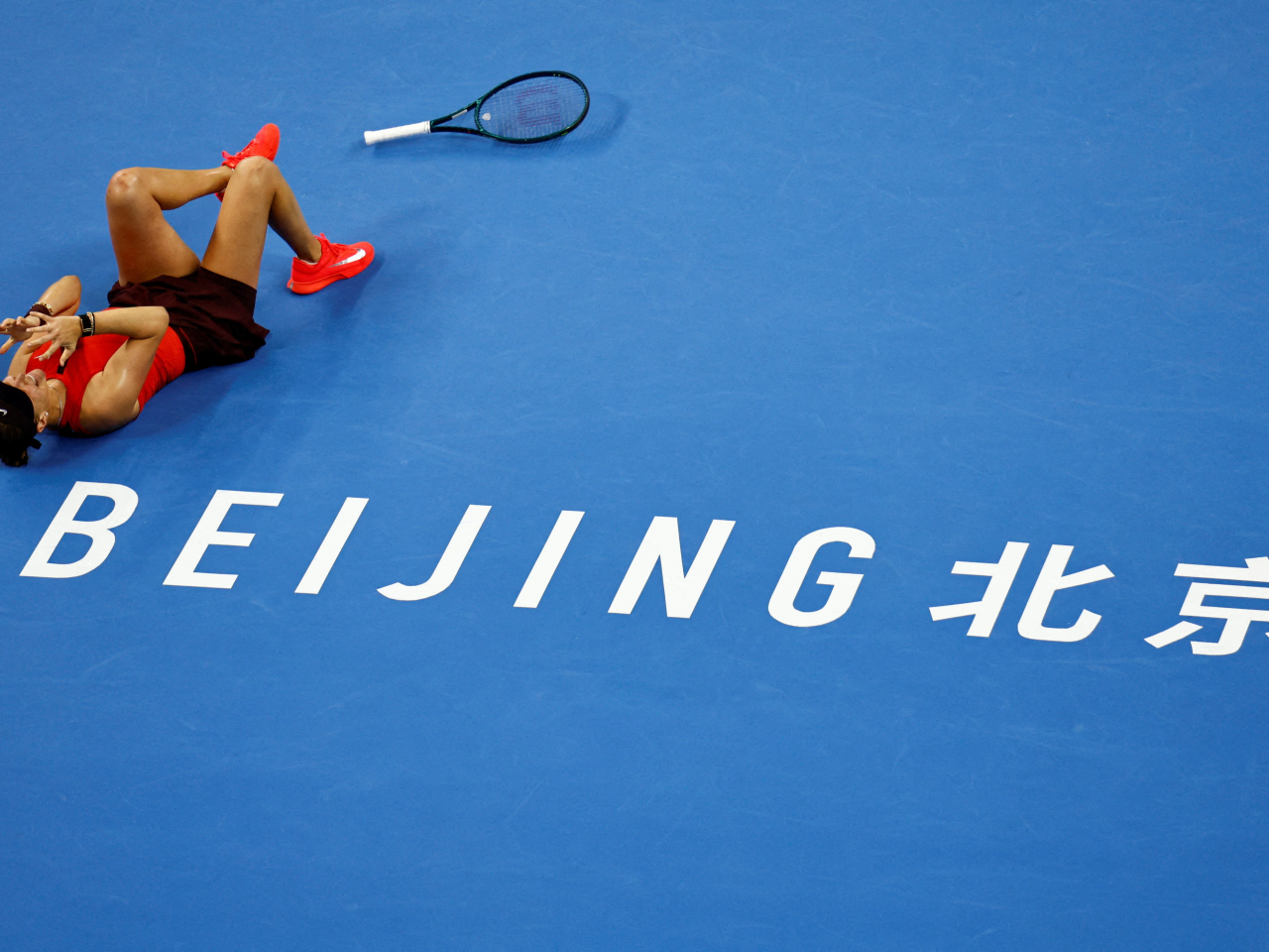 Amanda Anisimova of the US celebrates winning her singles final match in the China Open. Photo: Reuters