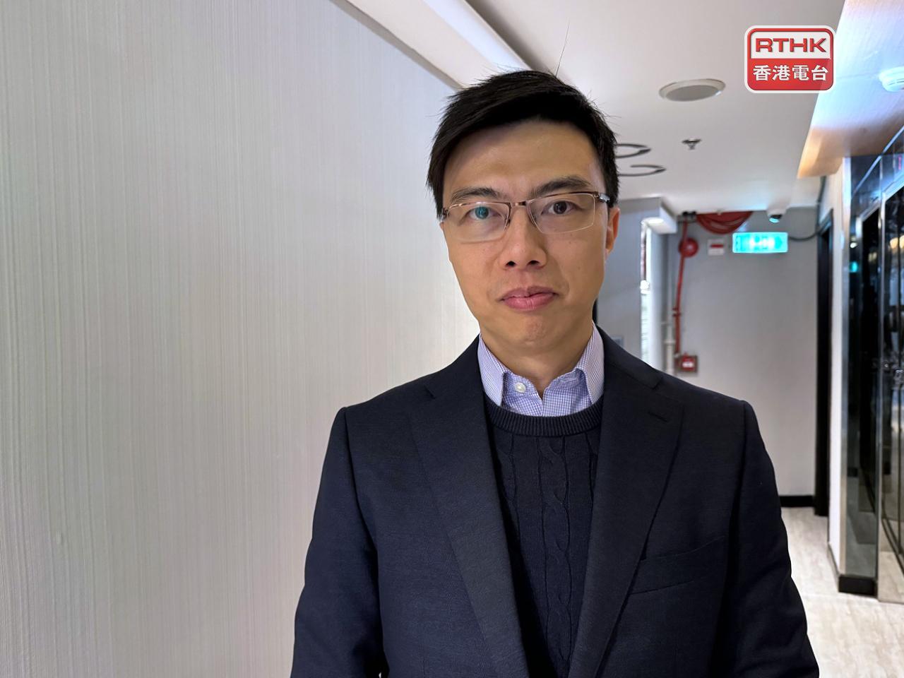 崔定邦說，中秋節遇上國慶長期間，近日不少酒店預訂達9成或以上。（港台圖片）