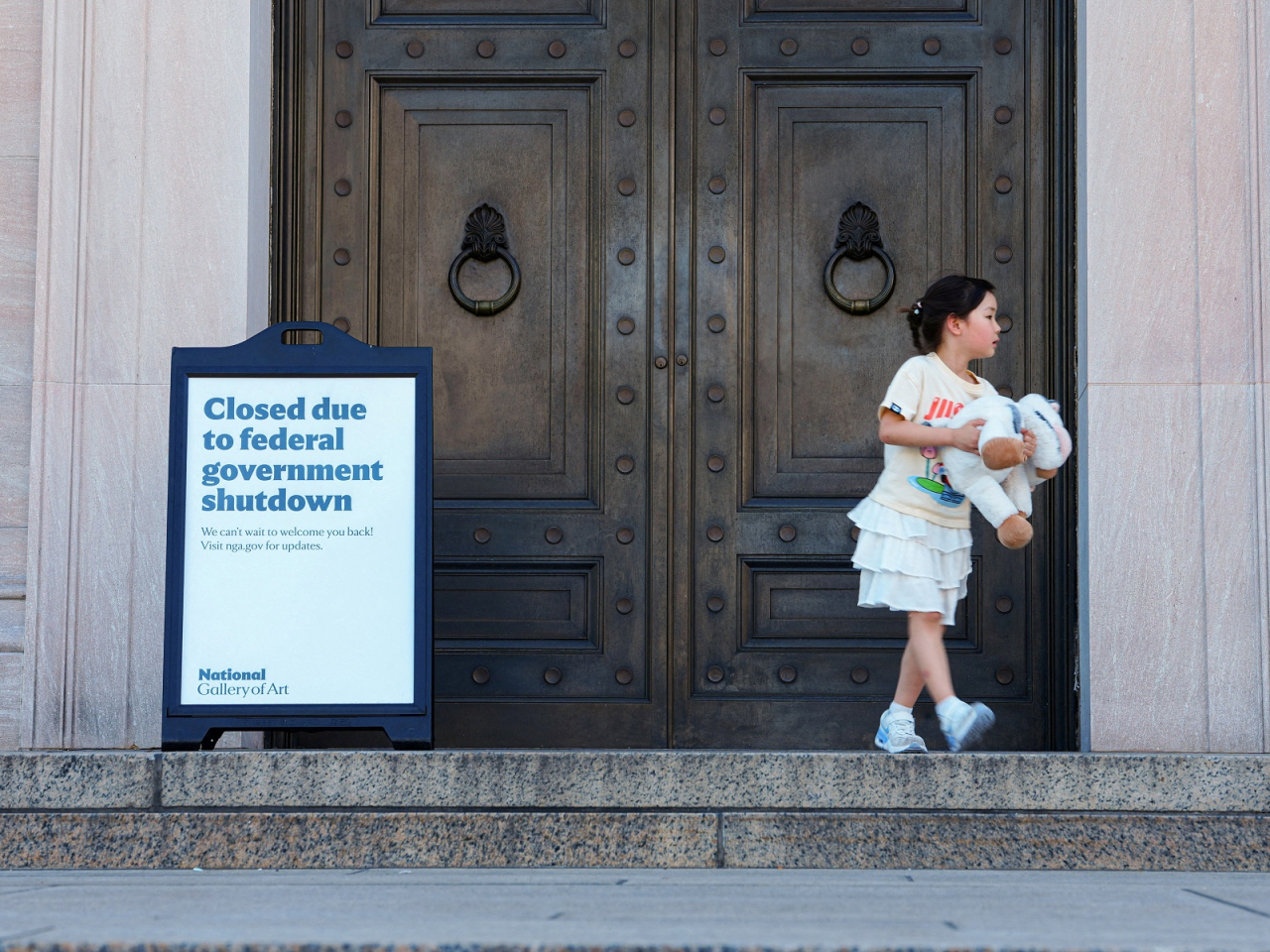 A child walks past the National Gallery of Art in Washington DC that was closed as part of the partial government shutdown. Photo: Reuters