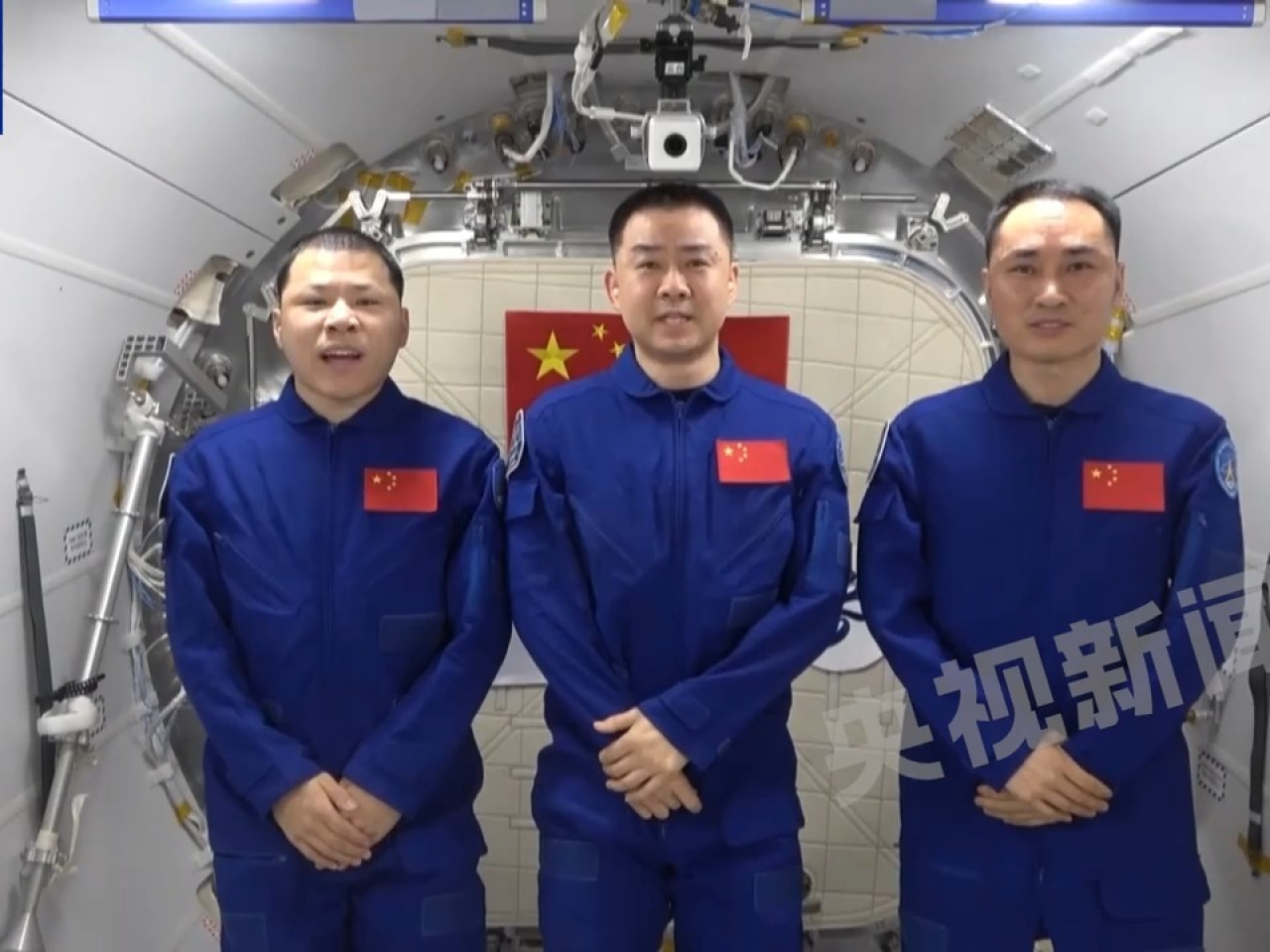 三名航天員向全國人民送上中秋祝福。（央視新聞）