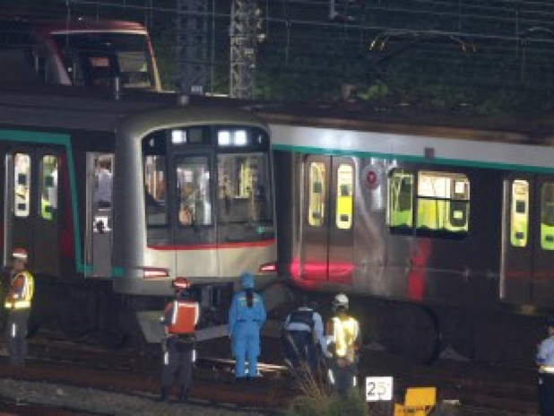 日本東京附近昨晚有兩列列車相撞，沒有人受傷。（法新社）