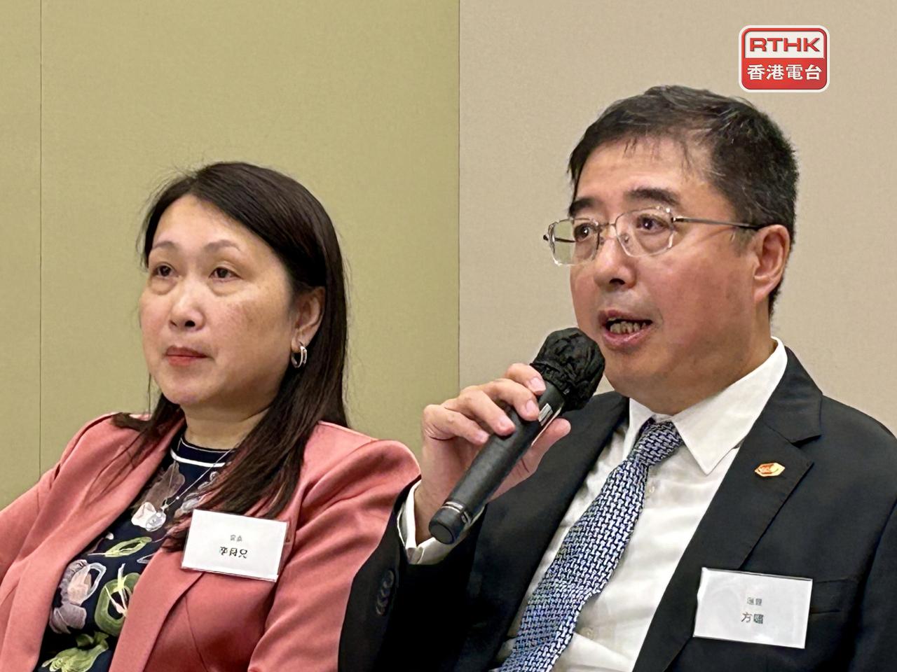 方嘯（右）稱已在全球26個市場設立中國業務部門，考慮在香港或內地調配人手應付。（羅煒皓攝）