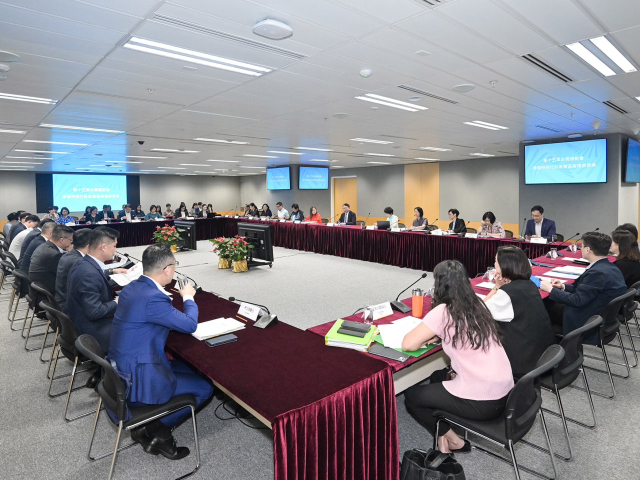 陳國基今日召開十五運會香港賽區籌委會會議。（政府新聞處）