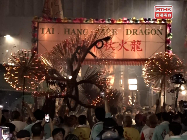 大坑舞火龍晚上舉行。(施華駿攝)