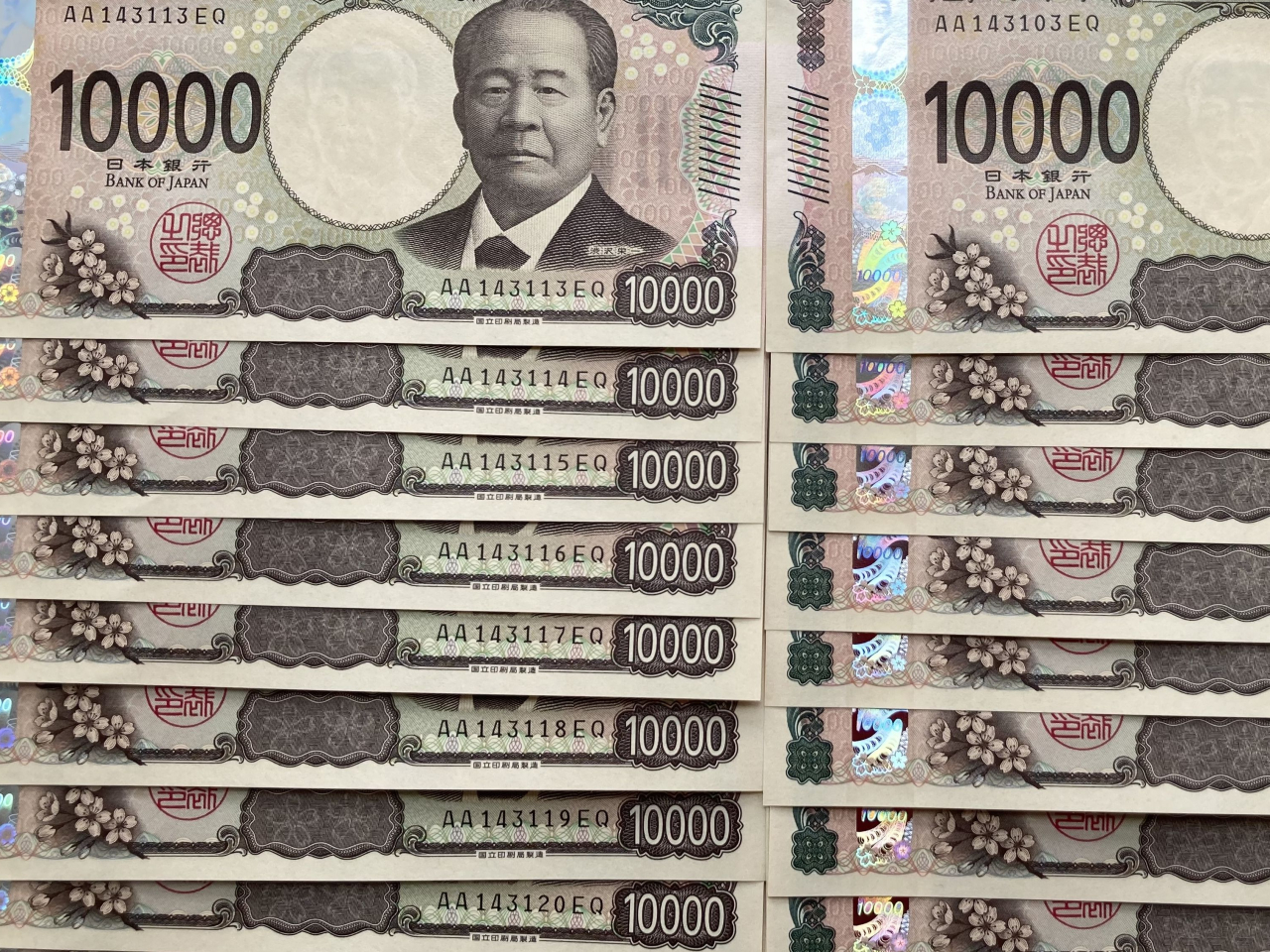 日本10年期債息升2個基點至1.69厘，創逾17年新高。20年期債息升至2.73厘，創逾26年高位。（港台圖片）