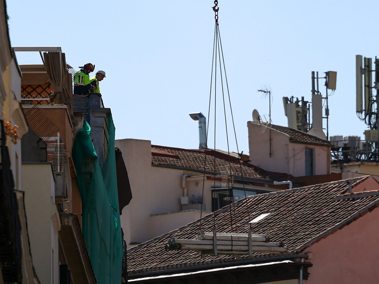 Spanish emergency services were scrambling to find people who went missing after a building under construction in Madrid's city centre collapsed. Photo: Reuters