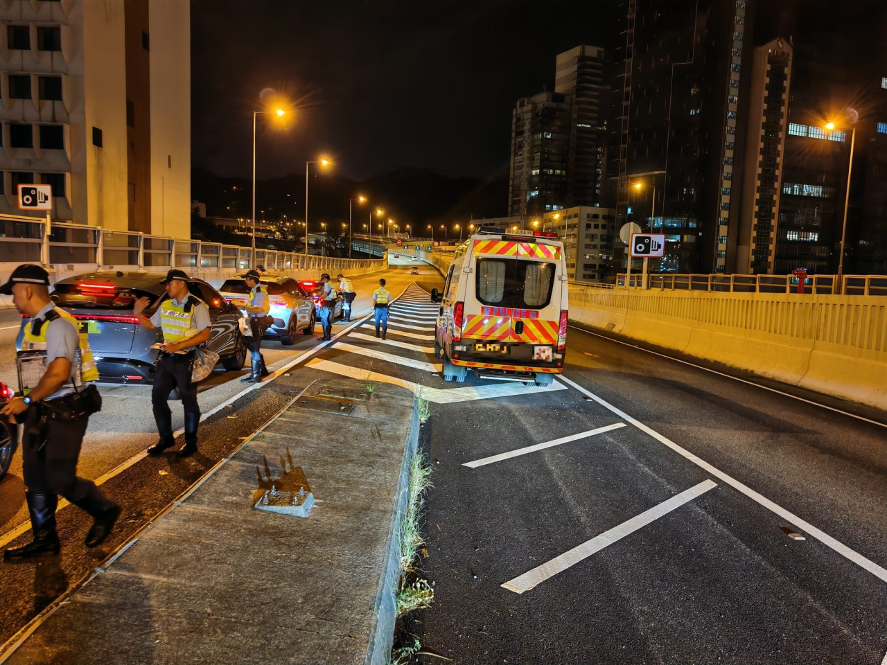 警方一連兩日在新界南及九龍西內採取行動。（警方圖片）