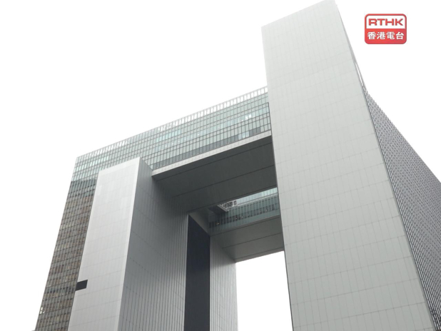 過去3個財政年度,政府34個專業職系的職位空缺總數分別為672、755及720個。(港台圖片)