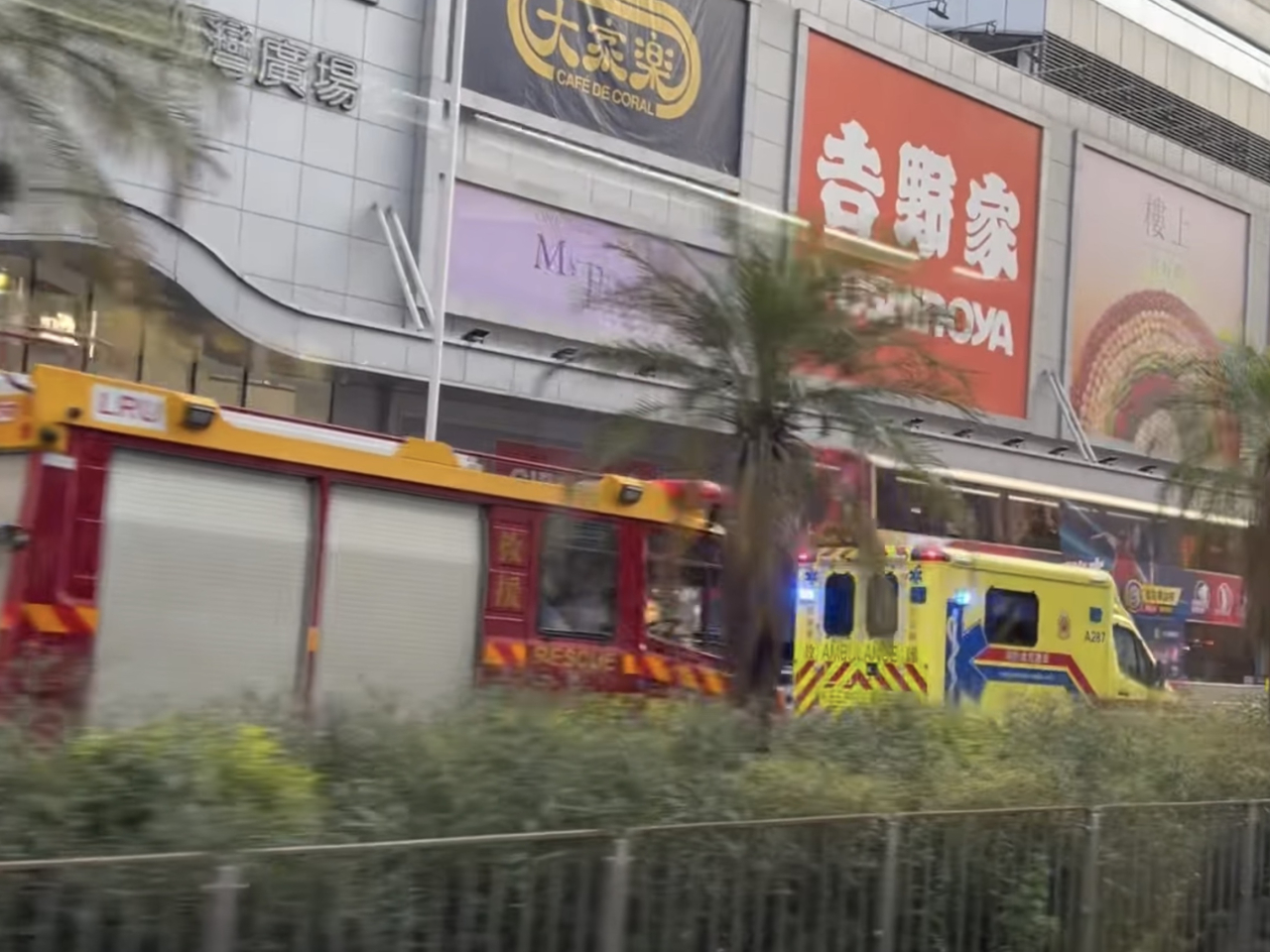 現場有多架消防車和救護車戒備。（網上圖片）