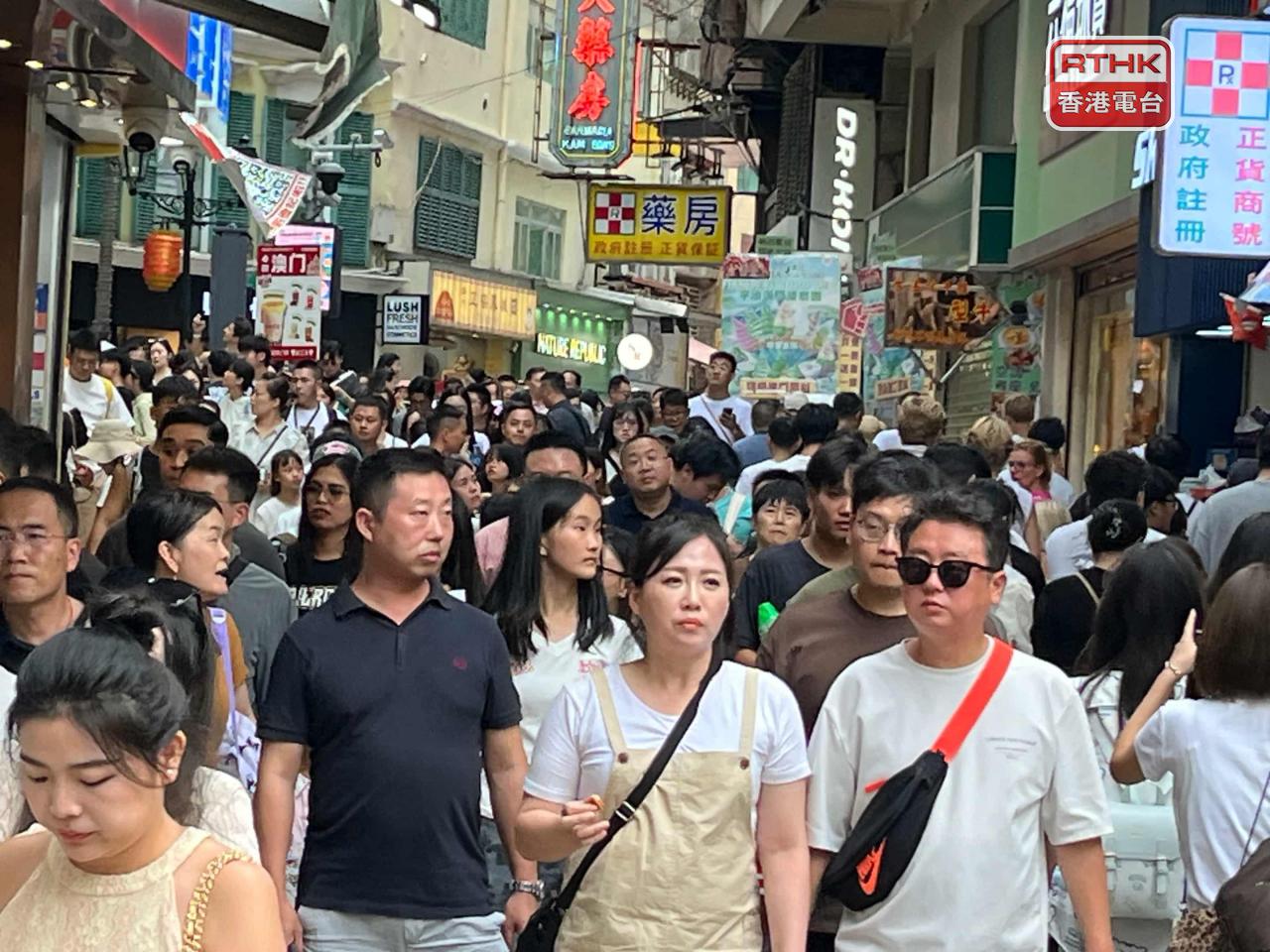 旅遊局公布，八日假期錄得114萬4000人次入境旅客。(鄭月明攝)