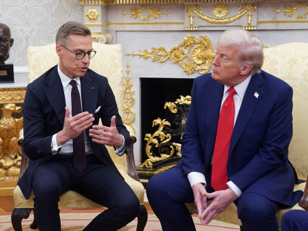 特朗普在白宮與到訪的芬蘭總統斯圖布會談。（路透社）