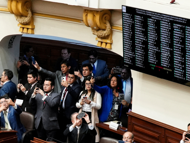 秘魯國會通過彈劾議案,解除博魯阿爾特總統職務。(路透社)