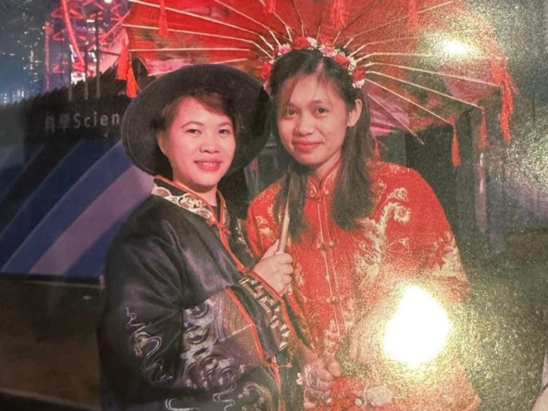 24歲女子Pabuaya Imee-mahilum（左）身高約1.55米，中等身材，圓面型，黃皮膚及蓄短啡髮。33歲女子Tibay Aleli-perez（右）身高約1.58米，瘦身材，圓面型，黃皮膚及蓄長黑髮。（政府新聞處）