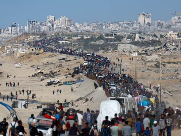 大批巴勒斯坦民眾從南部返回北部家園。(路透社)