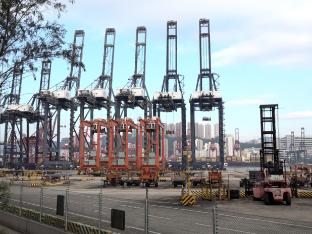 香港中華廠商聯合會常務副會長馬介欽對美方做法不感到驚訝，稱相信港商已做好兩手準備，分散產品生產地和出口市場，亦會於合約條款列明關稅可能會對價格有影響，預期整體影響不會太大。（港台圖片）