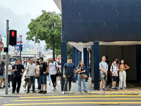 調查顯示，本港企業今年平均加薪2.7%，增幅較去年放緩0.5%。（港台圖片）
