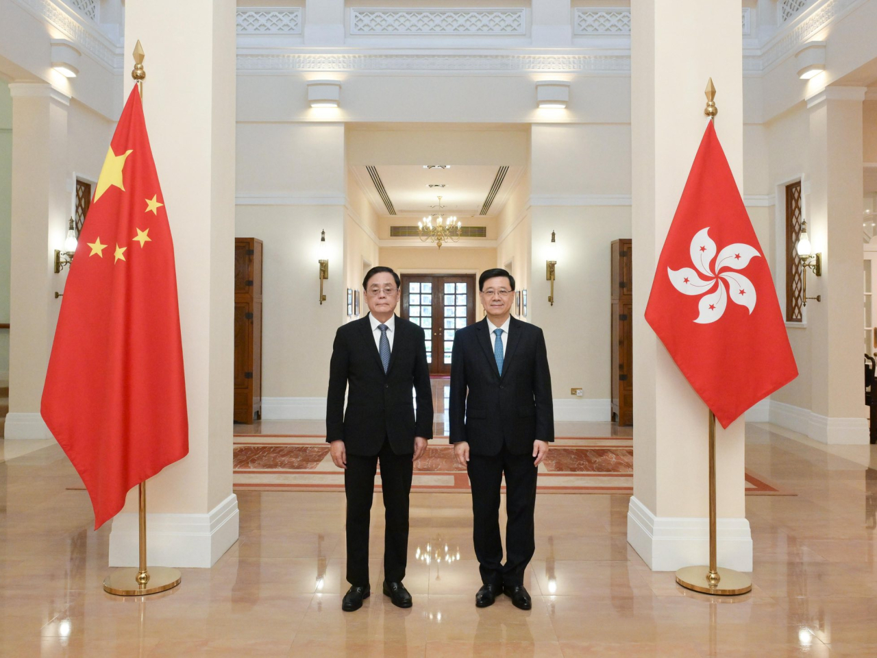 李家超與何維會面，就應急管理、基礎急救教育及心理健康等議題交換意見。（李家超社交網站）