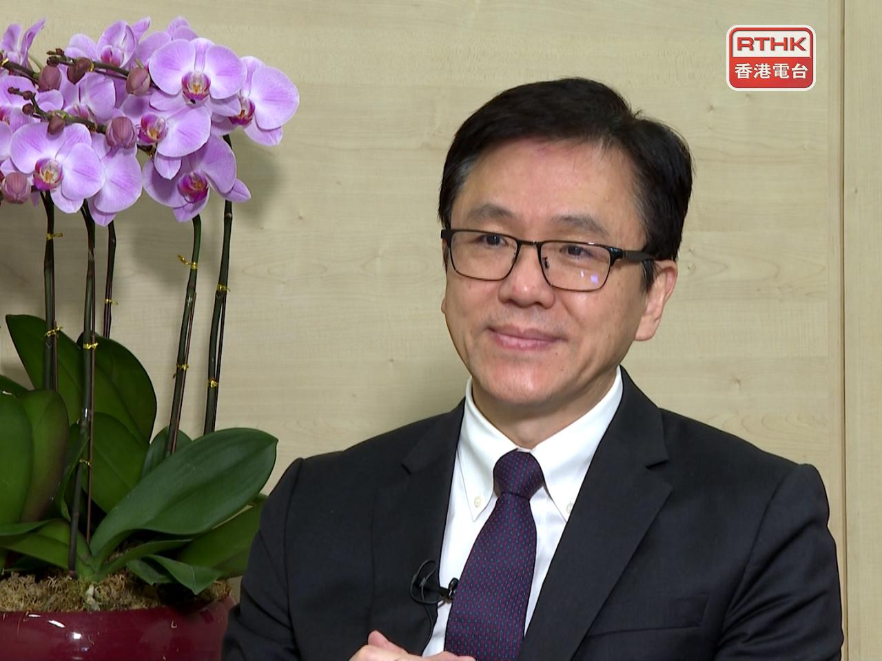 孫東表示，當局至今已審視十多個項目，並正式批出3個項目，總投資額共17億元。（港台圖片）