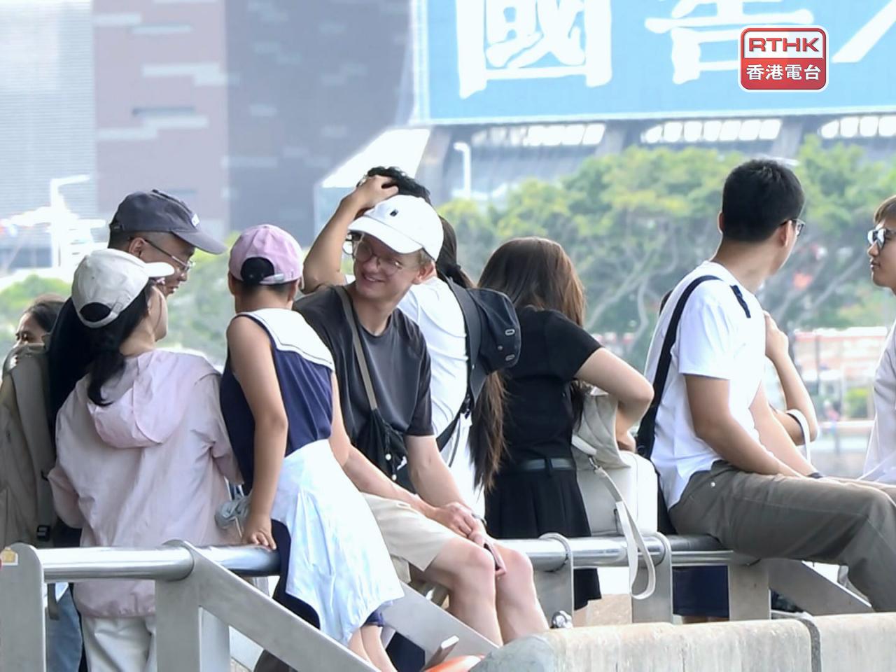 旅發局公布，9月份訪港旅客人次接近330萬，按年增長8%。（港台圖片）