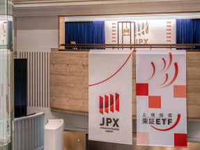 日經平均指數收市報47672點，升825點，升幅1.76%。（日本交易所圖片）