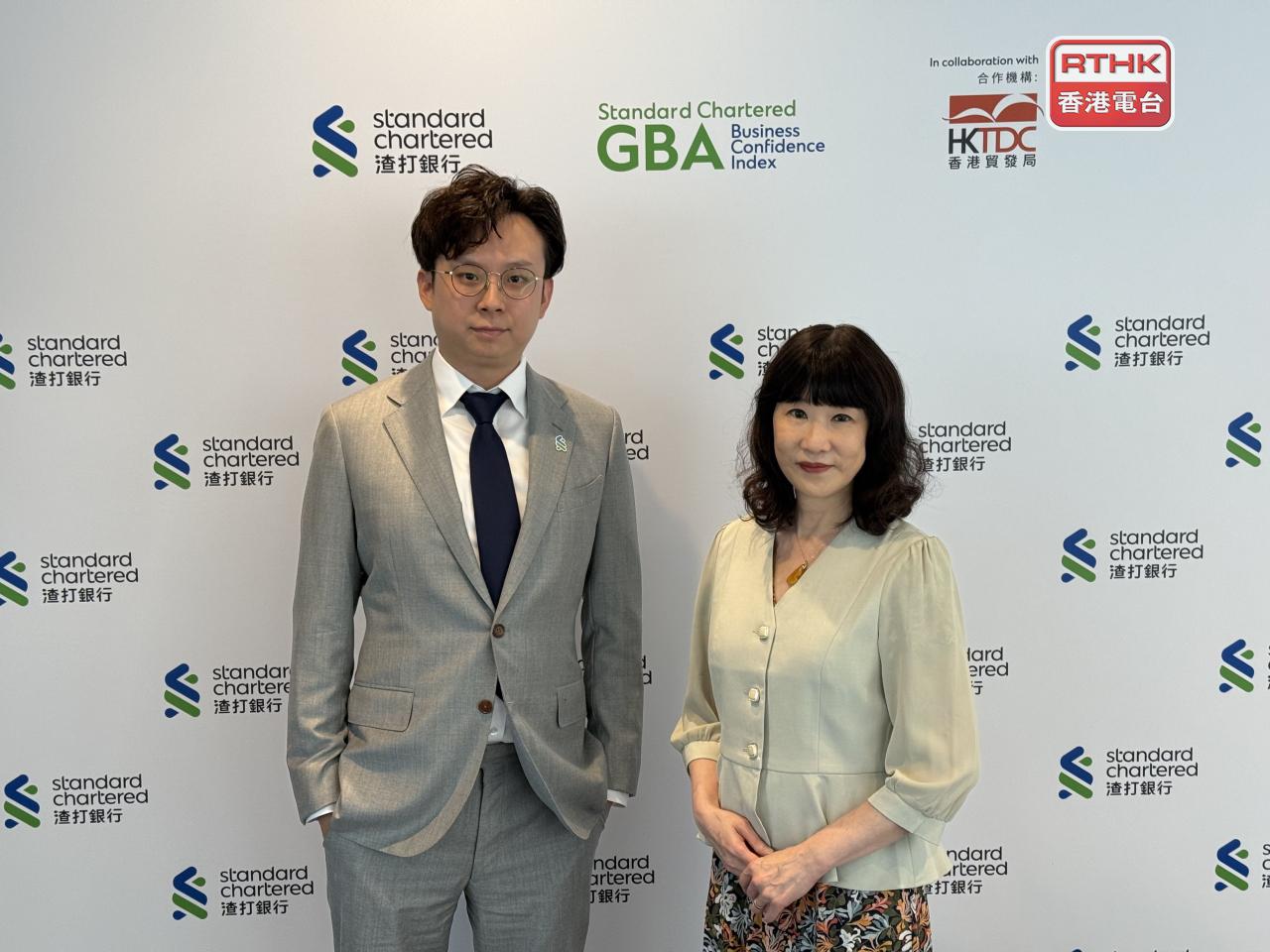 貿發局研究總監范婉兒（右）表示，進口商已有一定庫存，加上在高基數下，明年第2季出口按年或大幅下跌。（趙嘉駿攝）