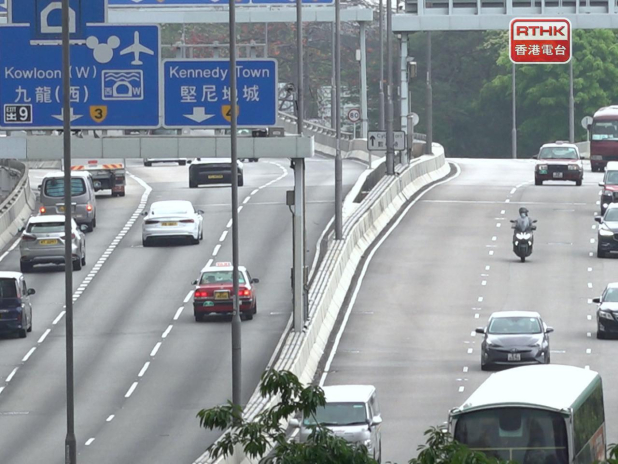 立法會二讀辯論有關網約車服務的修訂條例草案。（港台圖片）