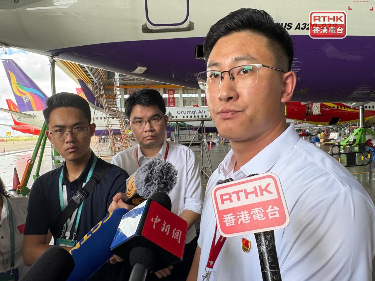 大新華飛機維修服務公司空港維修基地副總監楊文博表示，海南新增的稅收和政策優惠，有助減少境外航空公司客戶的維修成本和時間。（羅煒皓攝）