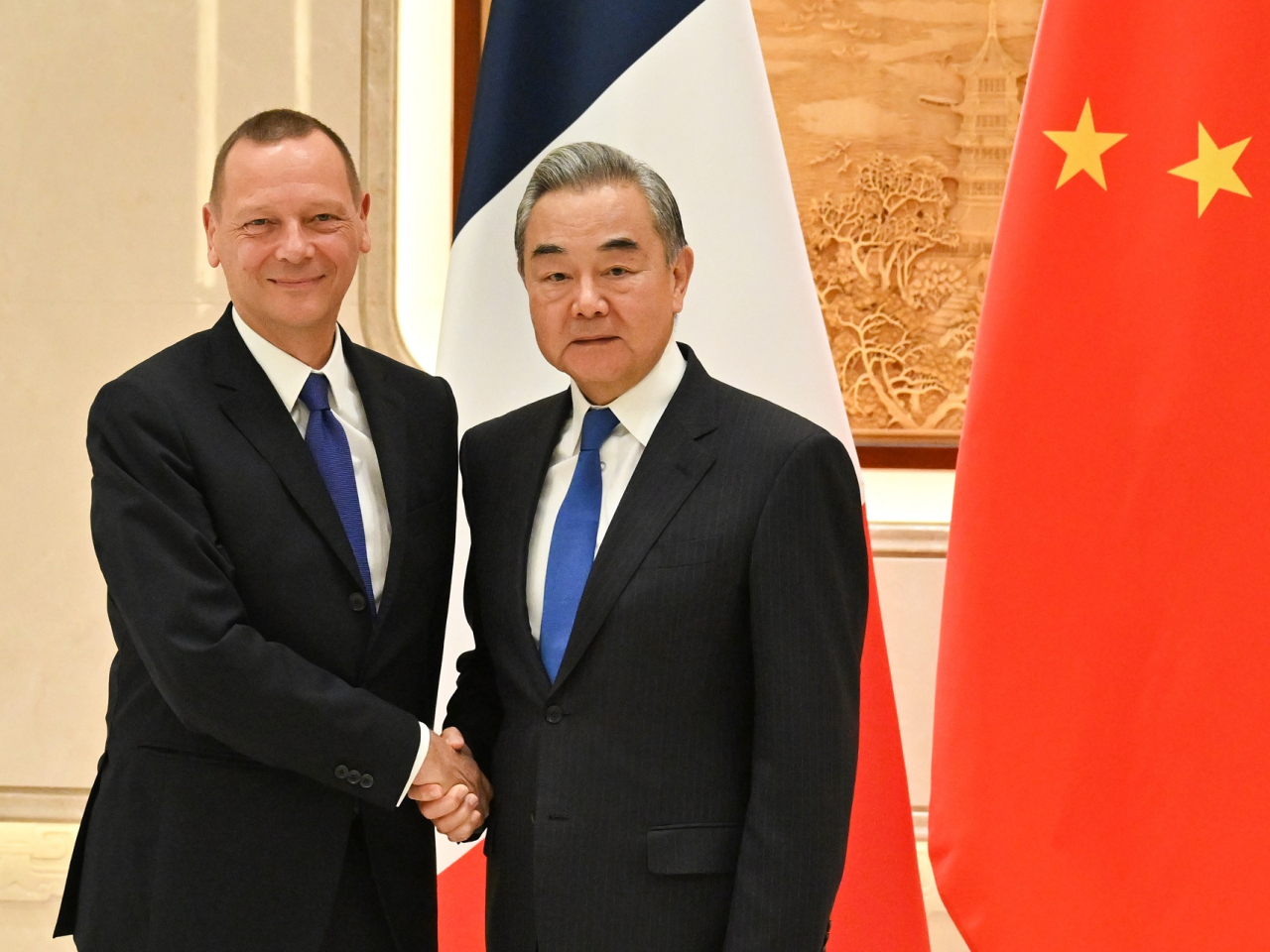 Wang Yi co-chaired the 27th China-France Strategic Dialogue with Emmanuel Bonne, diplomatic adviser to the French President, in Hangzhou on Wednesday. Photo: Xinhua