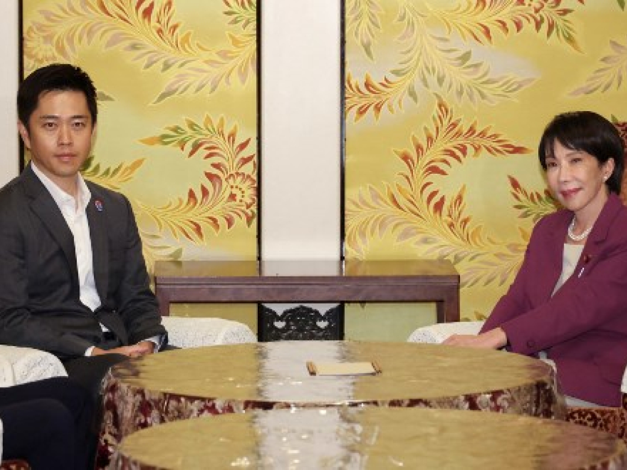 自民黨總裁高市早苗昨日在國會與維新會黨魁吉村洋文會談。（法新社）