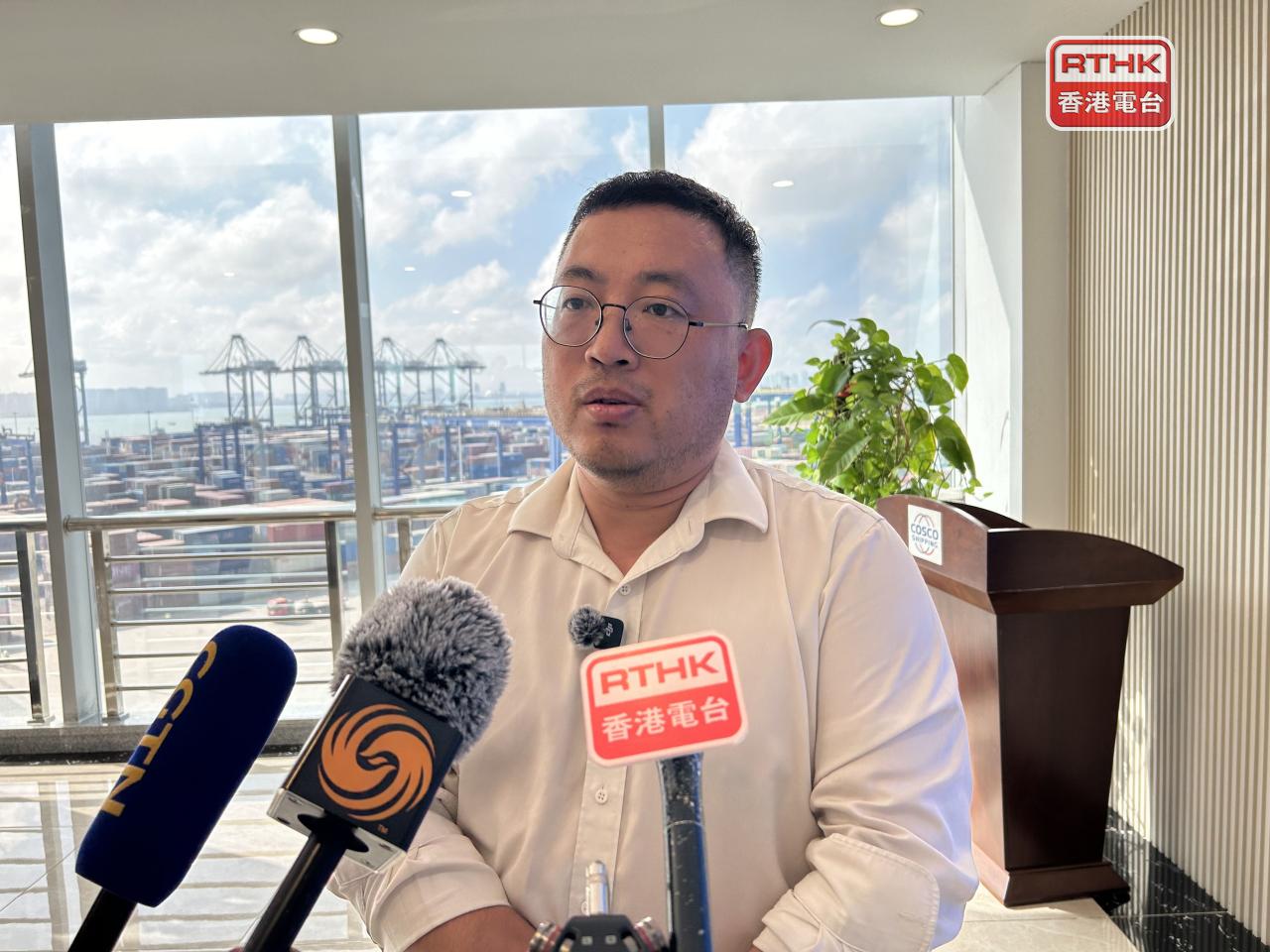 侯偉認為，面對貿易戰的不確定因素，海南自貿港的零關稅政策將有利港口業務。（羅煒皓攝）