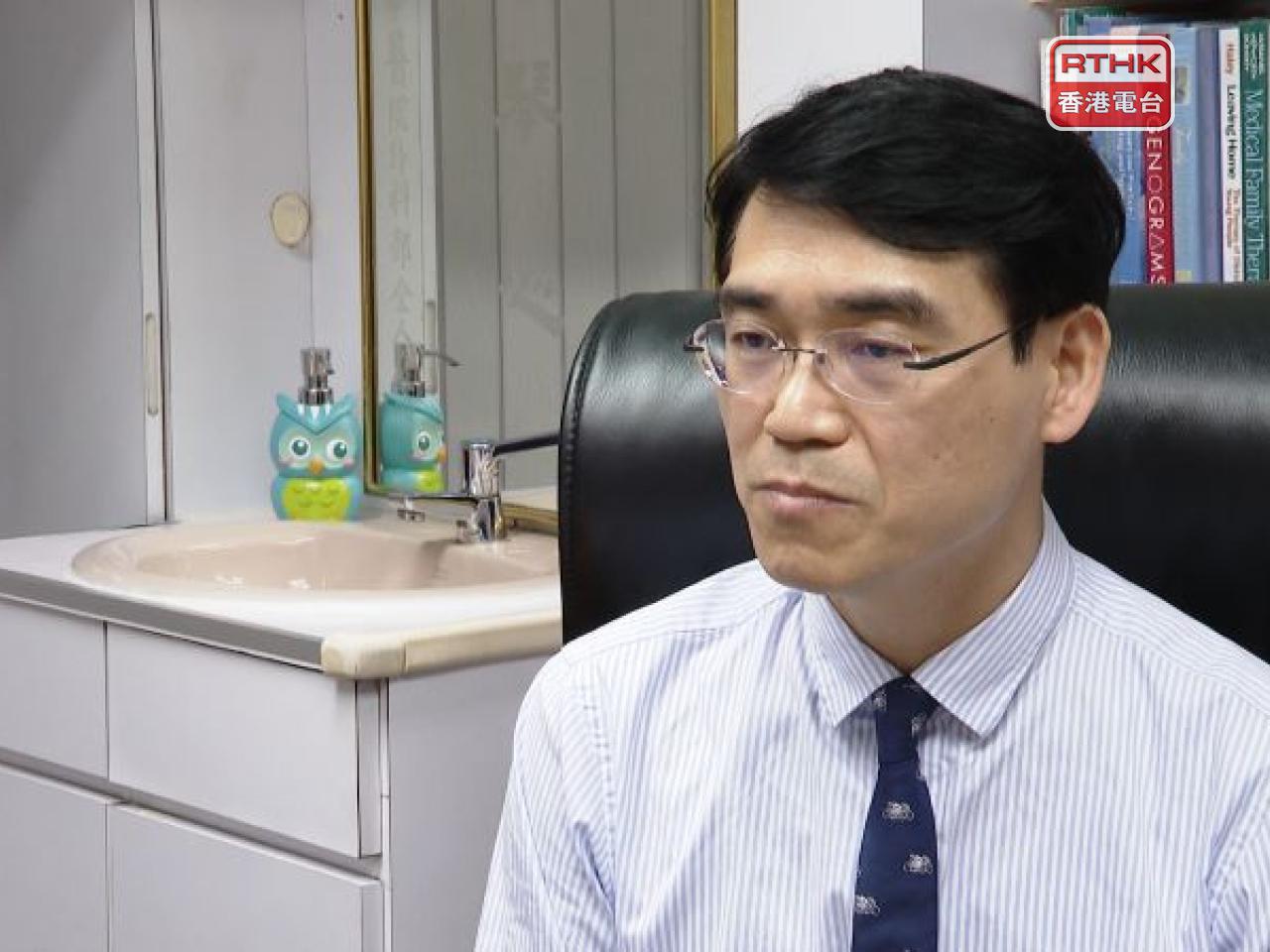 林永和表示，近兩個星期很多學生反映在學校很多人感染後，繼而兩三天後，導致家人特別是長者受到感染。（港台圖片）