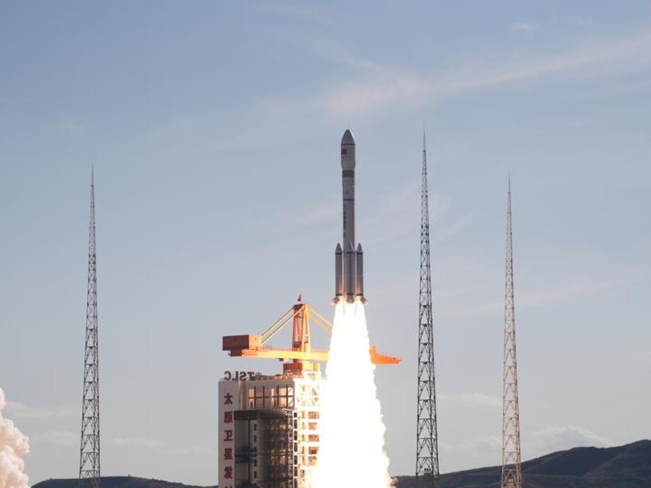 中國在太原衛星發射中心使用長征六號改運載火箭，成功將千帆極軌18組衛星發射升空。（新華社）