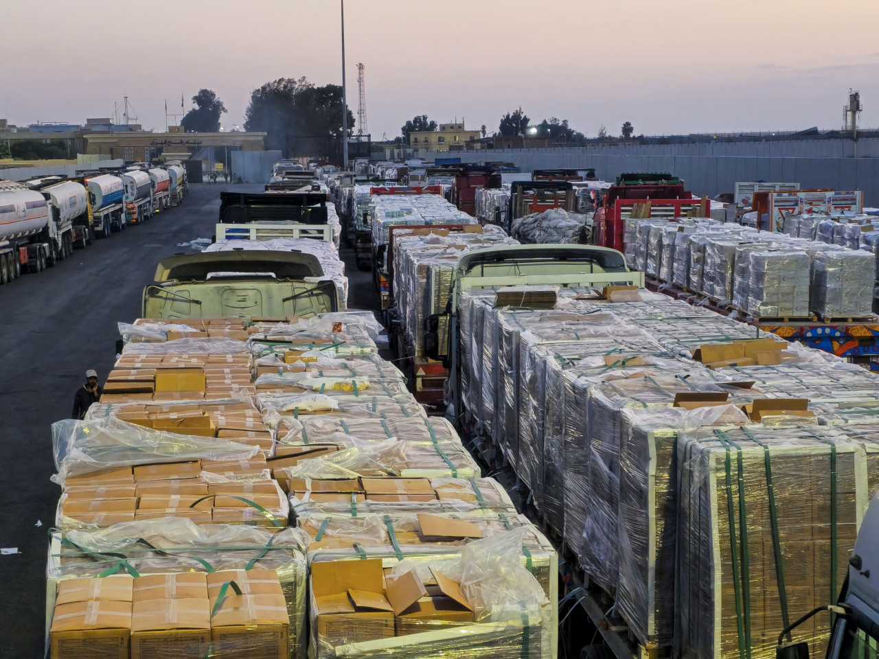 Trucks carrying humanitarian aid and fuel line up at the crossing into Gaza at the Rafah border on the Egypt side. Photo: Reuters