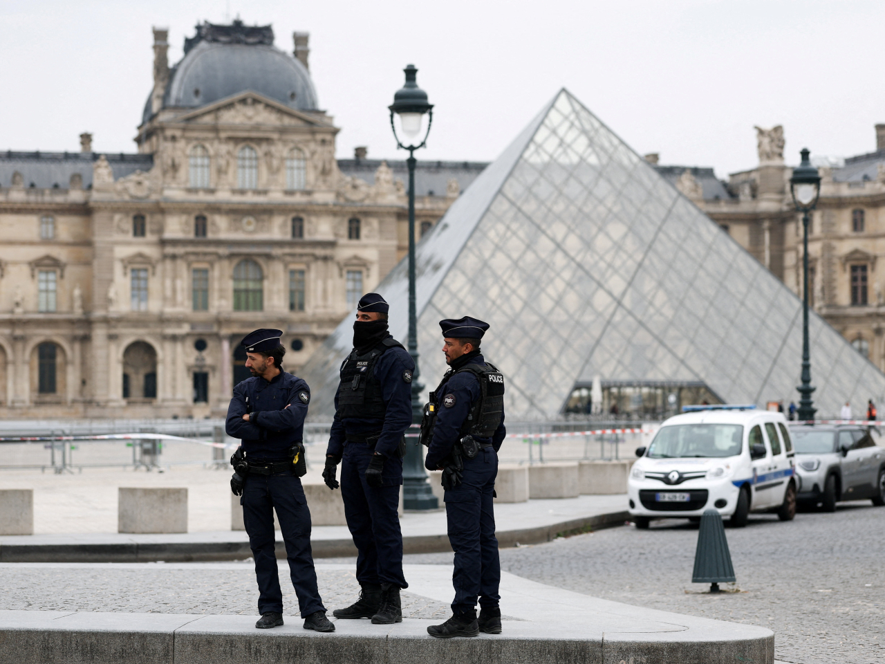 Police sealed off the museum and evacuated visitors. New arrivals were turned away and nearby streets were closed, according to the French Interior Ministry. Photo: Reuters