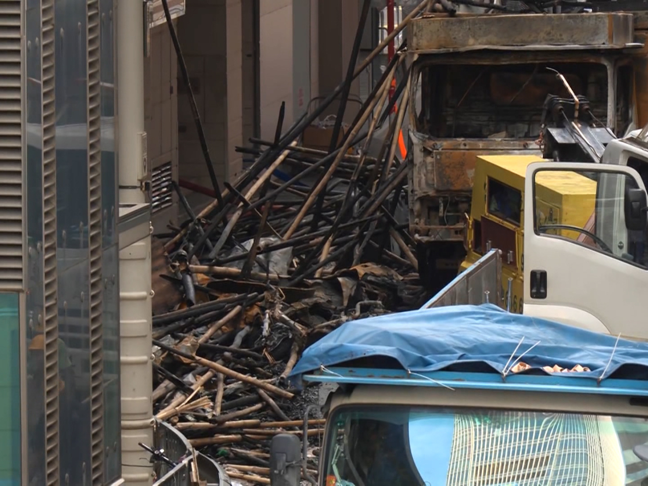 Workers are clearing the damaged scaffolding from the building. File photo: RTHK