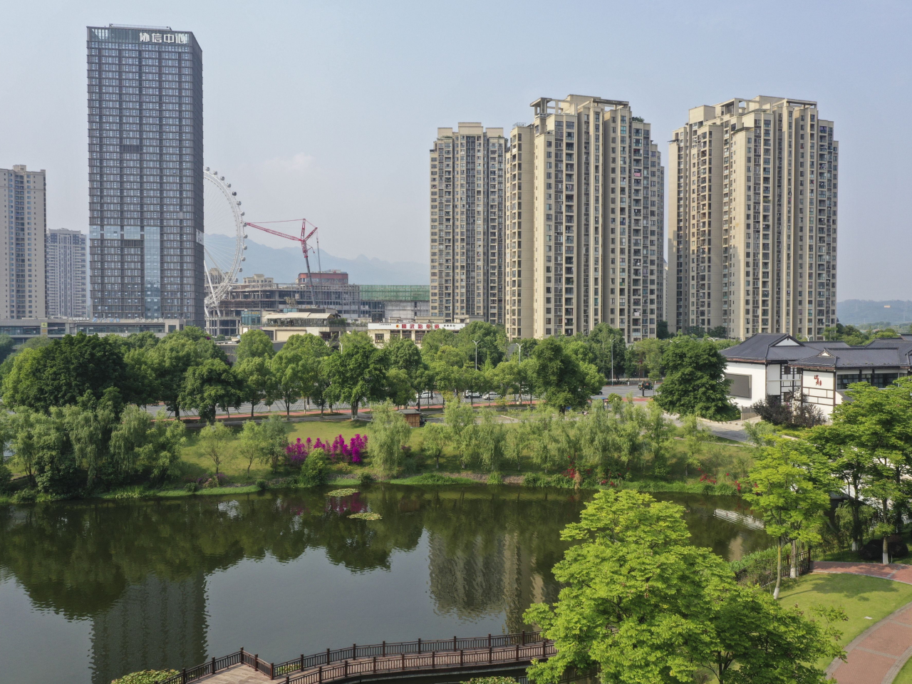 內地9月70個大中城市新建商品住宅售價指數按年跌2.2%，創1年半以來最小跌幅。（新華社資料圖片）