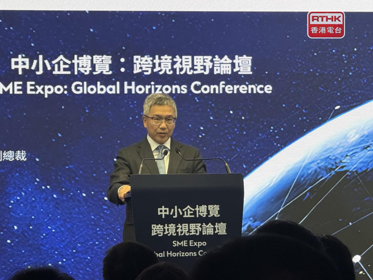 阮國恒表示，參與中小企融資專責小組的18家銀行已預留專項資金支持中小企升級轉型，總額逐步增加到目前超過4200億元。（趙嘉駿攝）