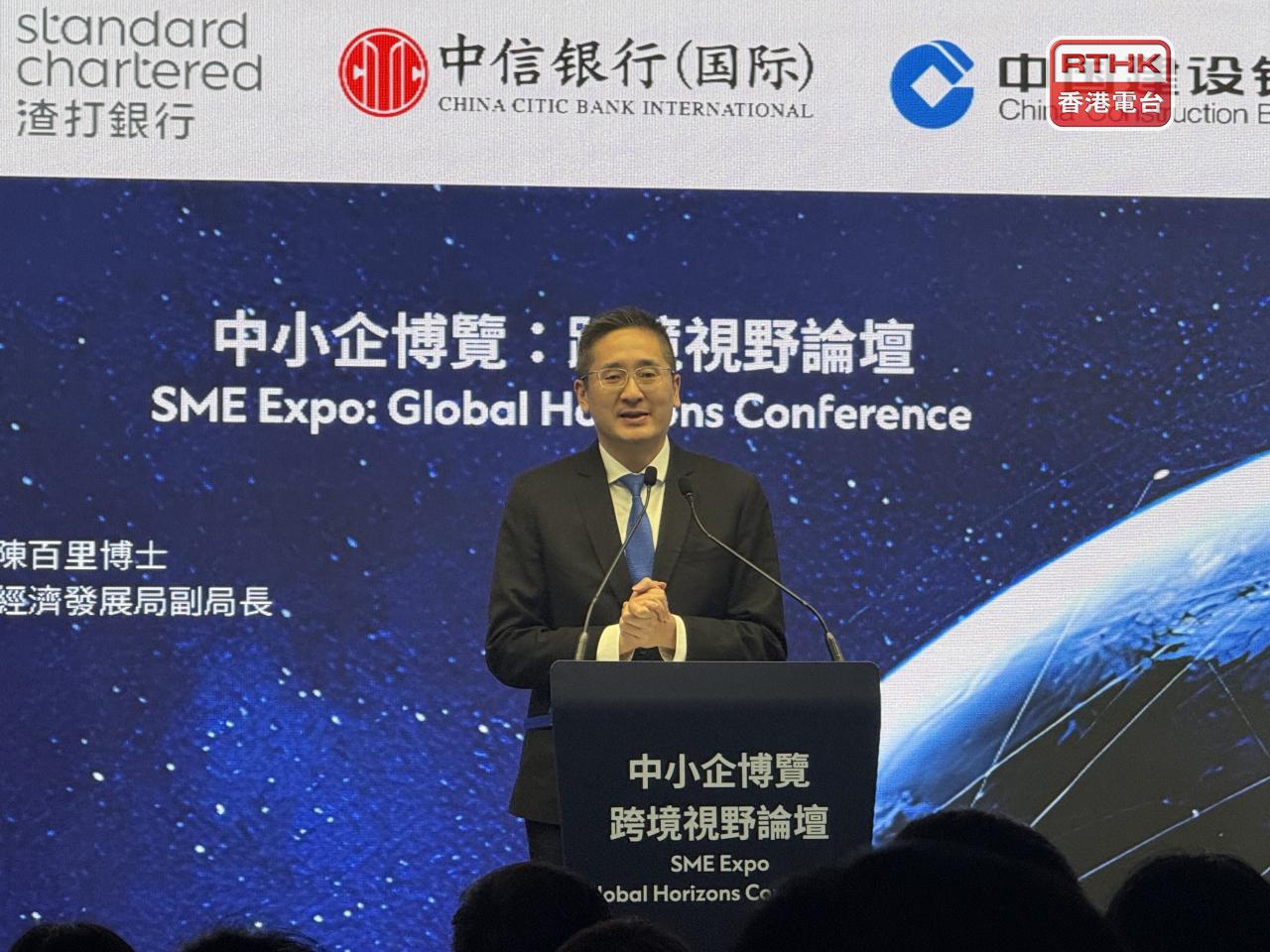 陳百里表示，未來會繼續鼓勵內地企業在港設立跨境業務的地區總部，將人才、項目、技術、就業職位及資金等帶來香港。（趙嘉駿攝）