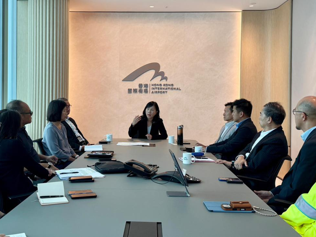 陳美寶說，期望民航意外調查機構一個月內發表初步調查報告。（運輸及物流局社交網站）