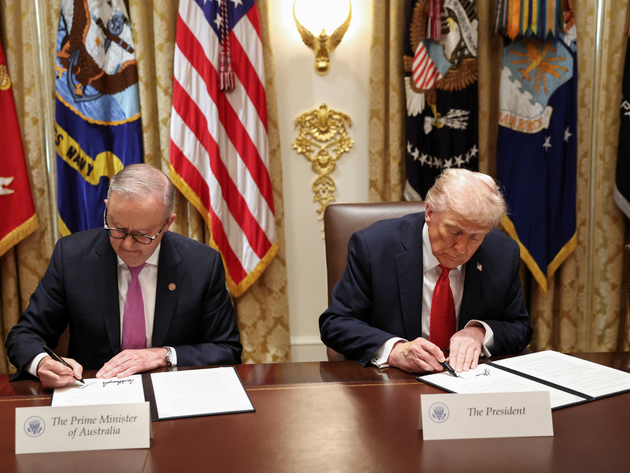 US President Donald Trump (right) and Australia's Prime Minister Anthony Albanese sign a deal on rare earth and critical minerals. Photo: Reuters