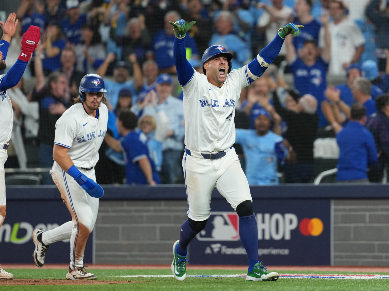 George Springer's three-run homer in the seventh inning proved to be the winner for the Blue Jays. Photo: Reuters