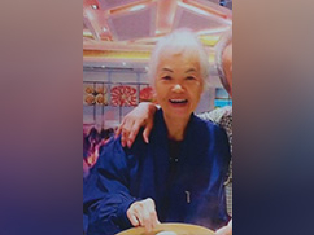 馬麗霞昨早於瑞和街市政大廈外露面後失蹤，警方籲市民提供消息。（政府新聞處