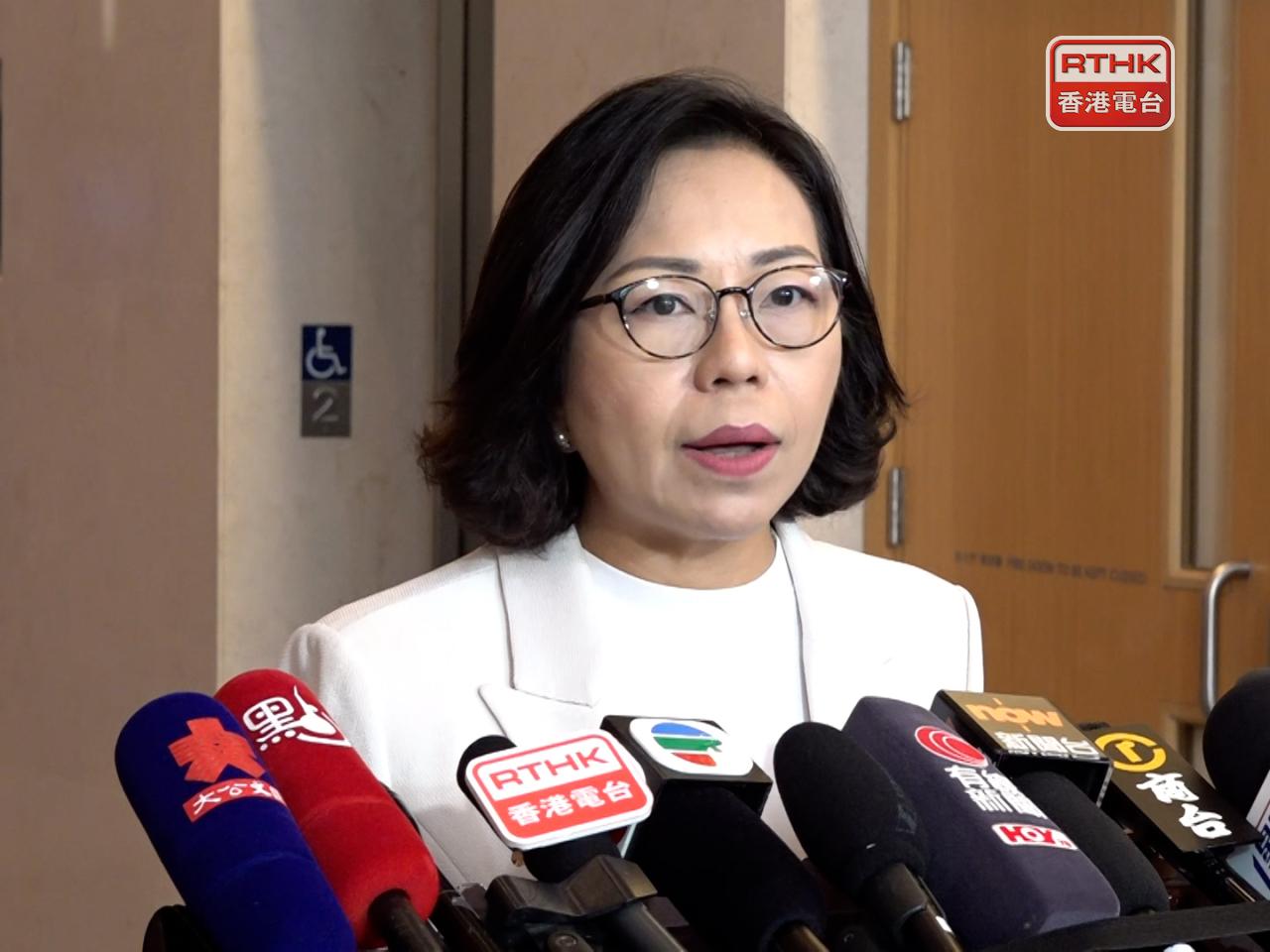 麥美娟表示，視乎「聯廈聯管」試驗計劃的推展情況，考慮將試驗計劃推廣至其他地區。（港台圖片）